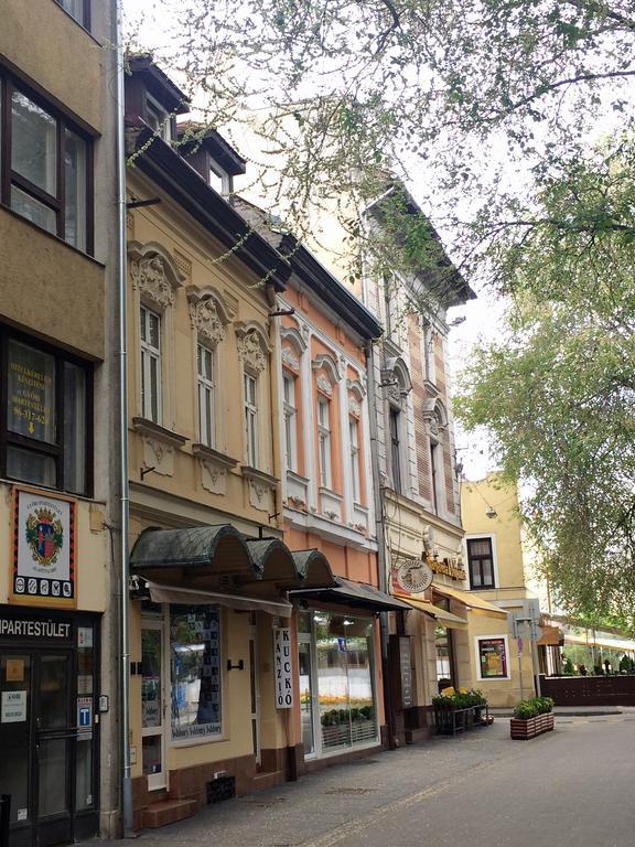 Appartamento Kucko Panzio Győr Esterno foto